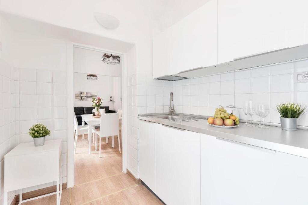 Apartment By The Colosseum - White Chic Flats Roma Ngoại thất bức ảnh