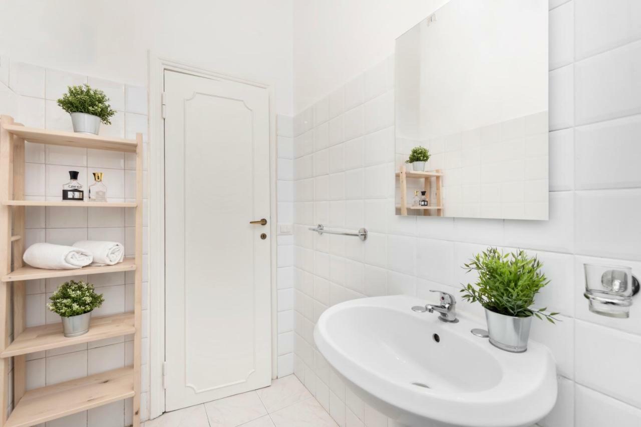 Apartment By The Colosseum - White Chic Flats Roma Ngoại thất bức ảnh